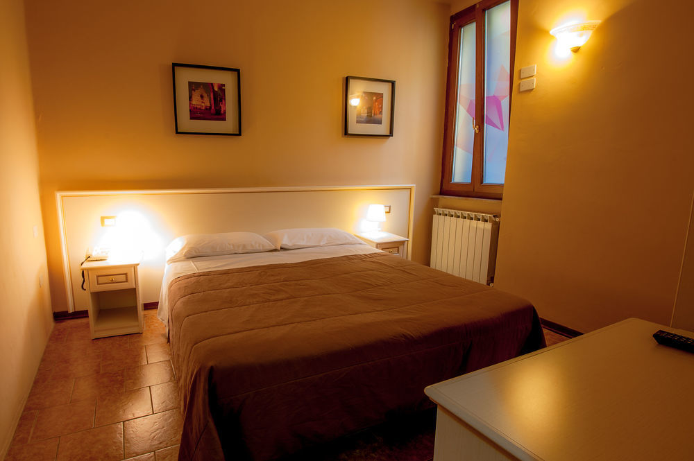 Hotel Astoria Cremona Exterior foto